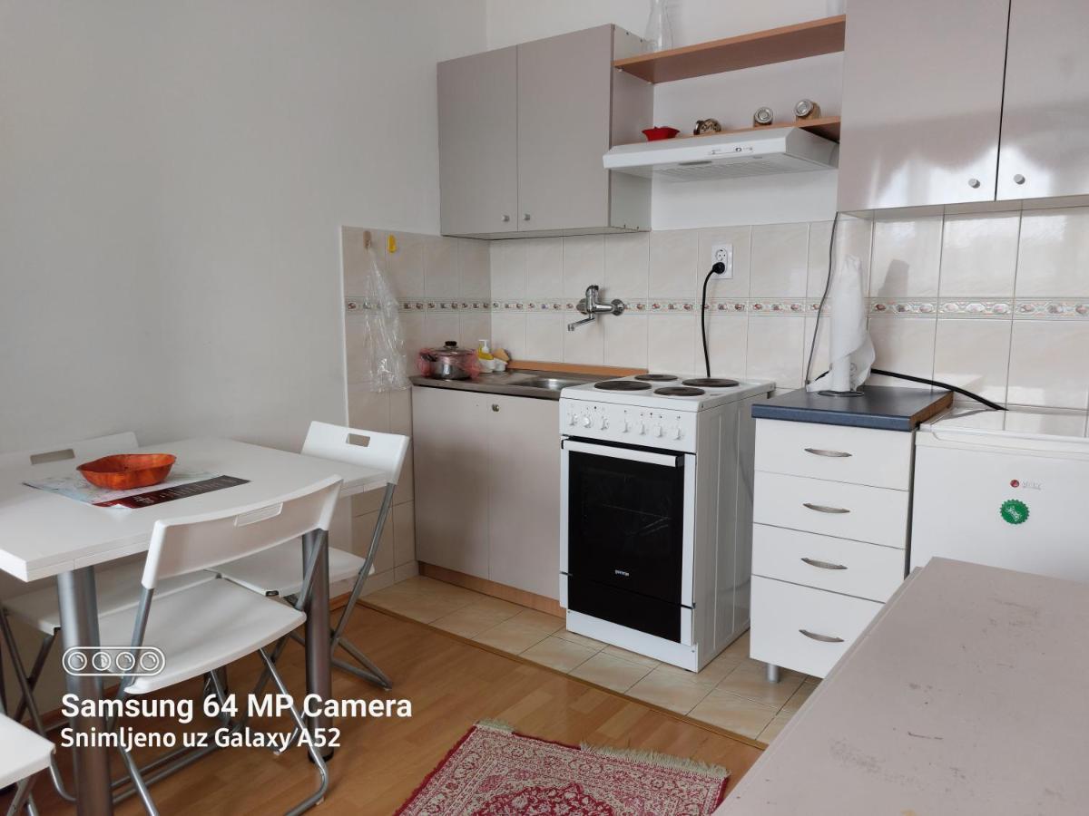 Apartment Daca Stan Belgrad Exteriör bild