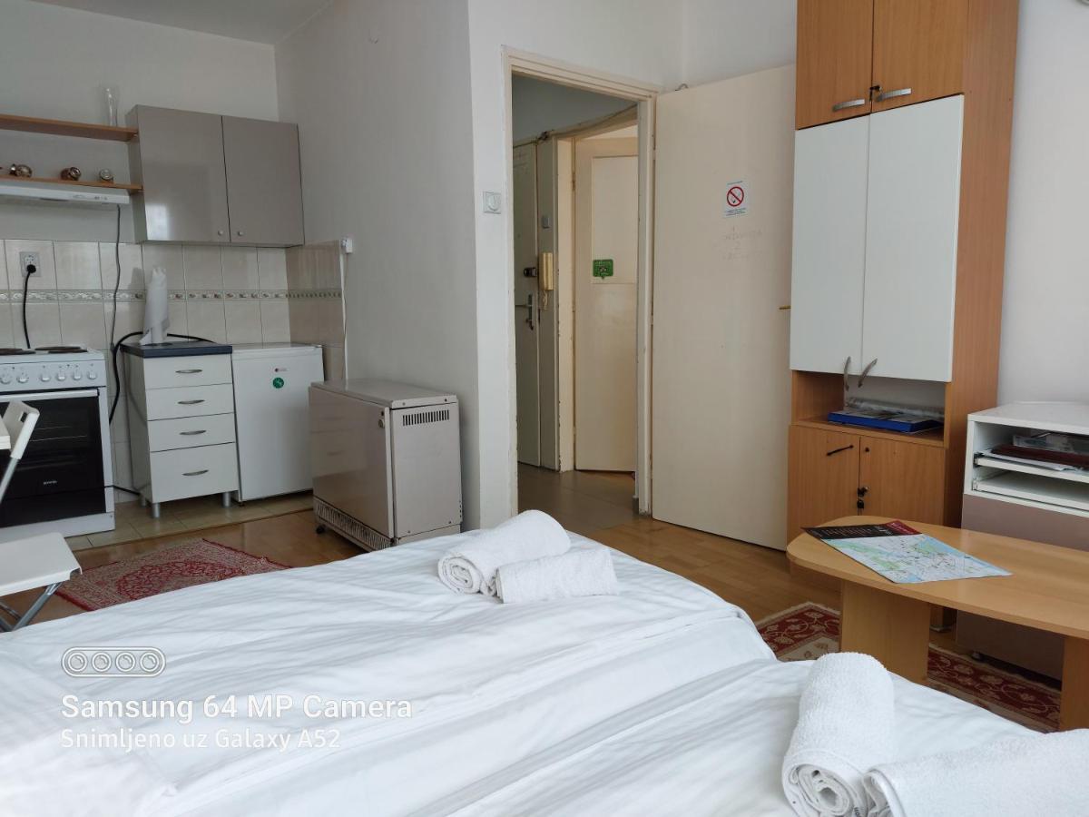 Apartment Daca Stan Belgrad Exteriör bild