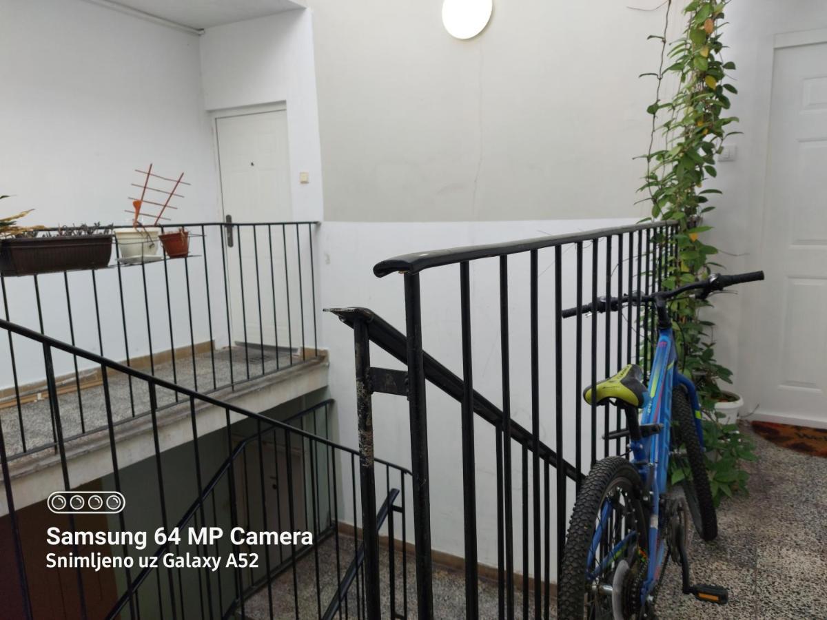 Apartment Daca Stan Belgrad Exteriör bild