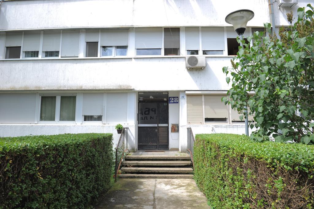 Apartment Daca Stan Belgrad Exteriör bild