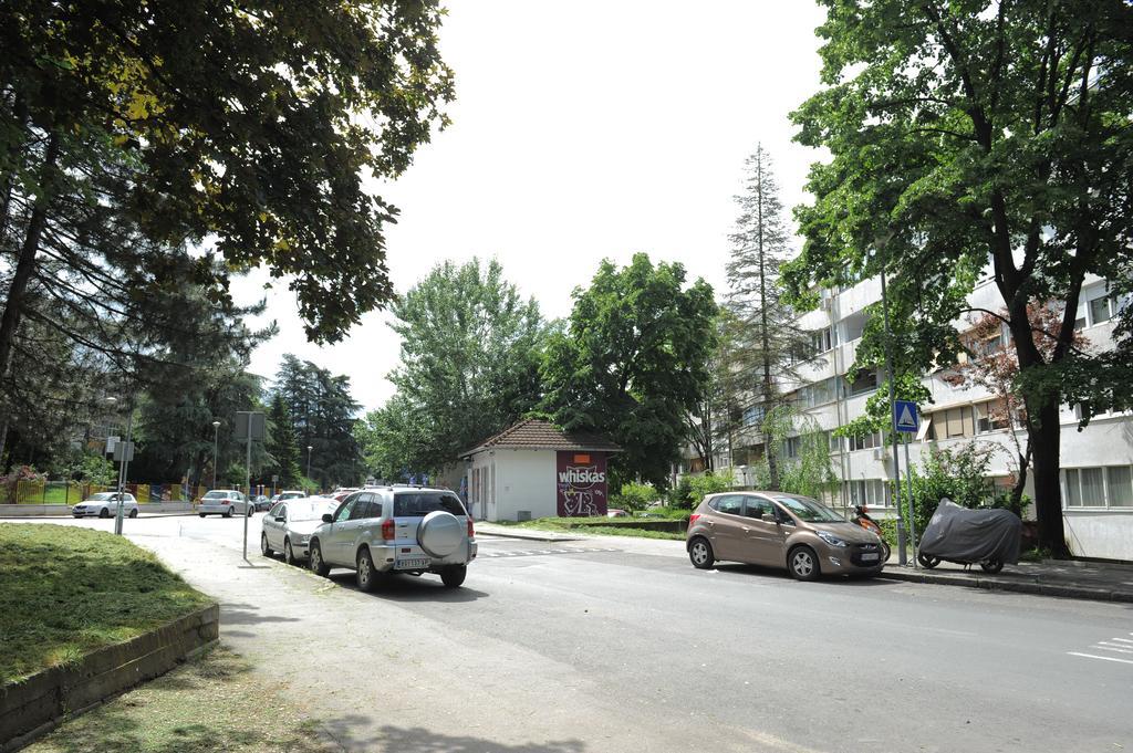 Apartment Daca Stan Belgrad Exteriör bild
