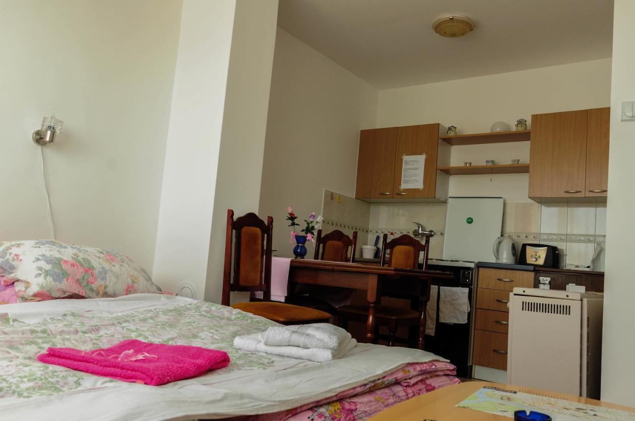 Apartment Daca Stan Belgrad Rum bild