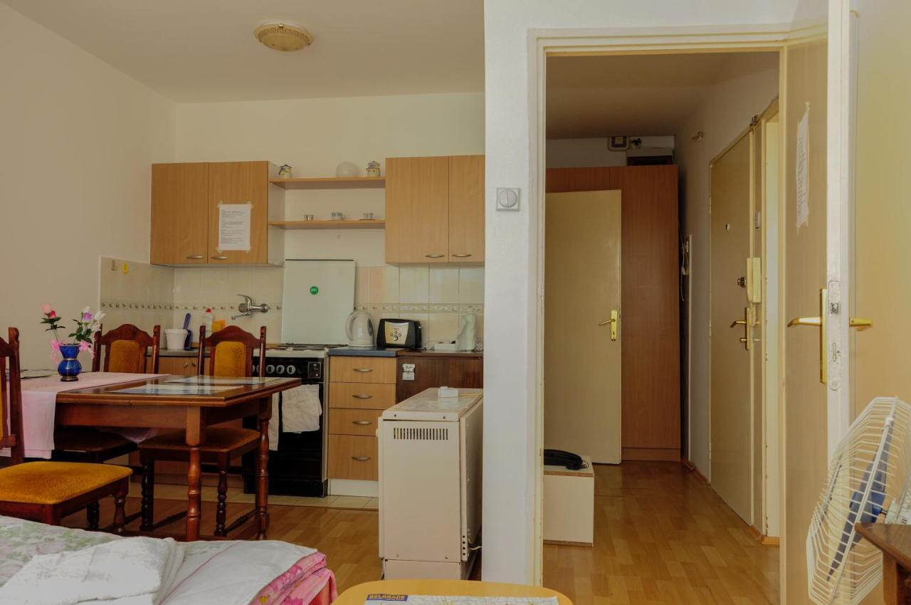 Apartment Daca Stan Belgrad Rum bild
